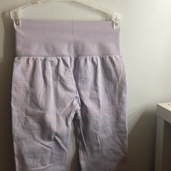 Light purple Gymshark leggings - Picture 2 of 6